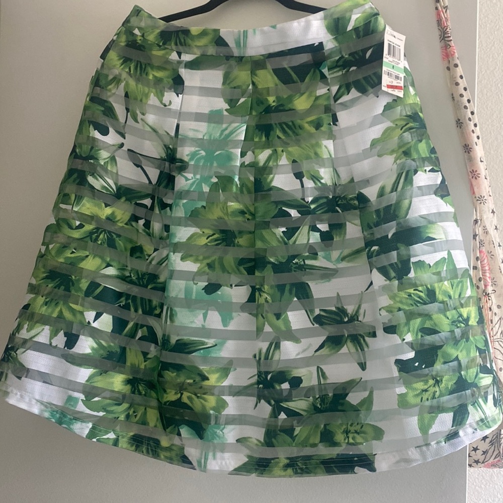 Summer skirt. Green tropical size 8